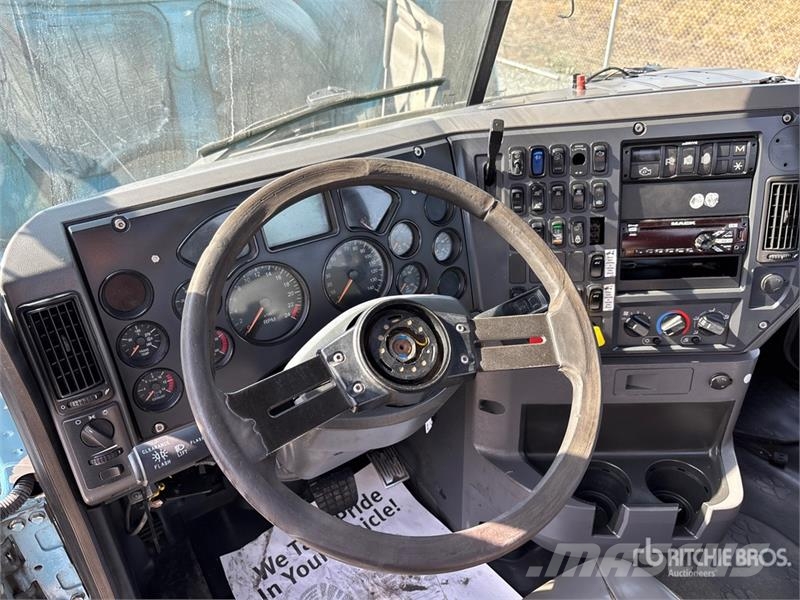 Mack CXU613 Trekkers