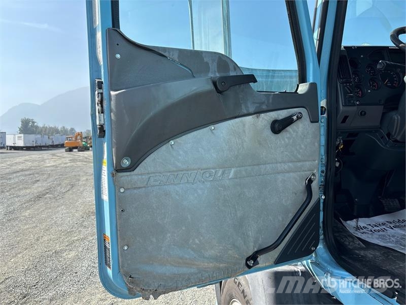 Mack CXU613 Trekkers