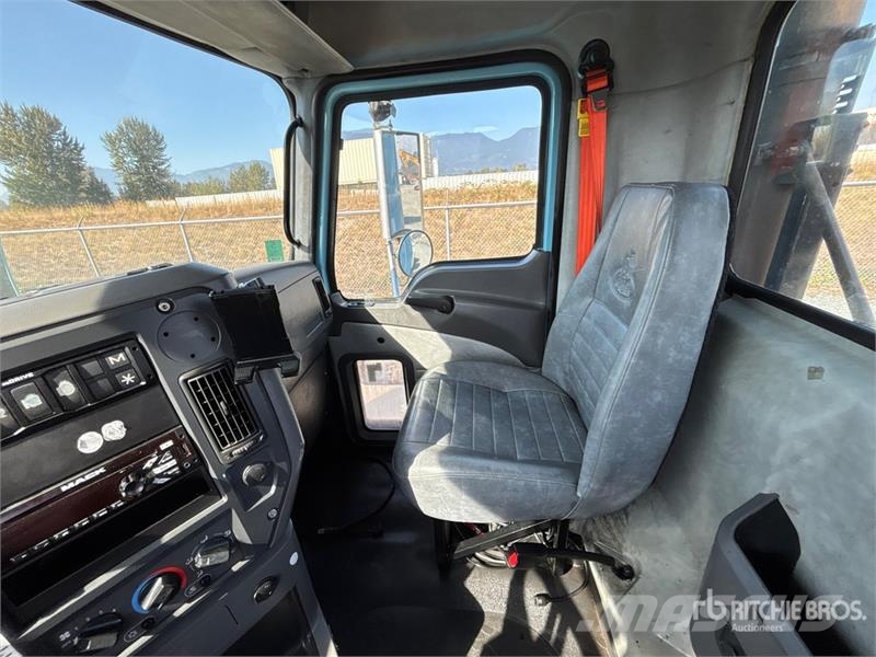 Mack CXU613 Trekkers