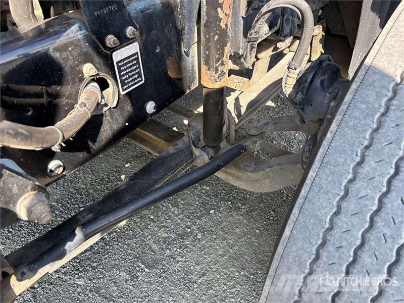Mack CXU613 Trekkers
