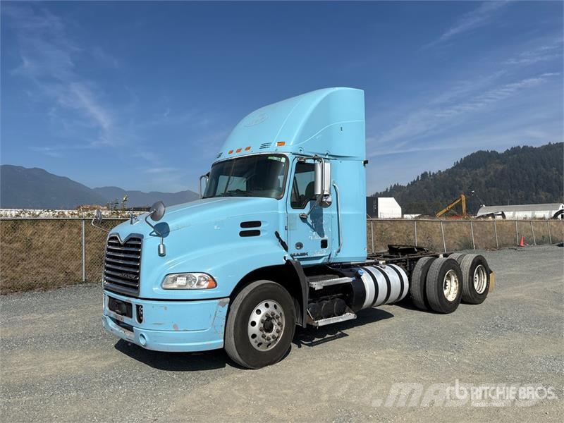 Mack CXU613 Trekkers
