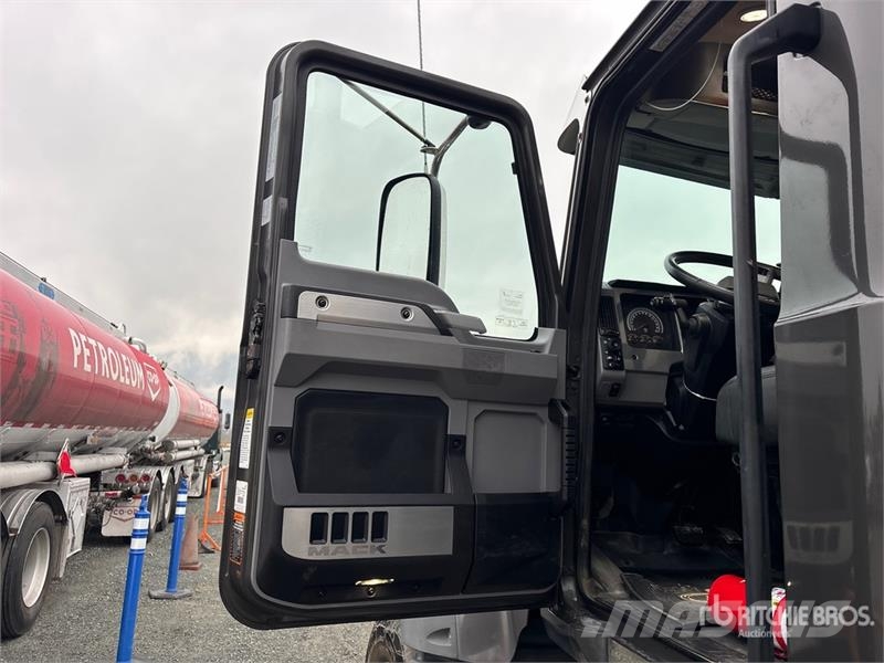 Mack Granite 6x4 Transfer T/A Dump Truck Грузовики-Самосвалы