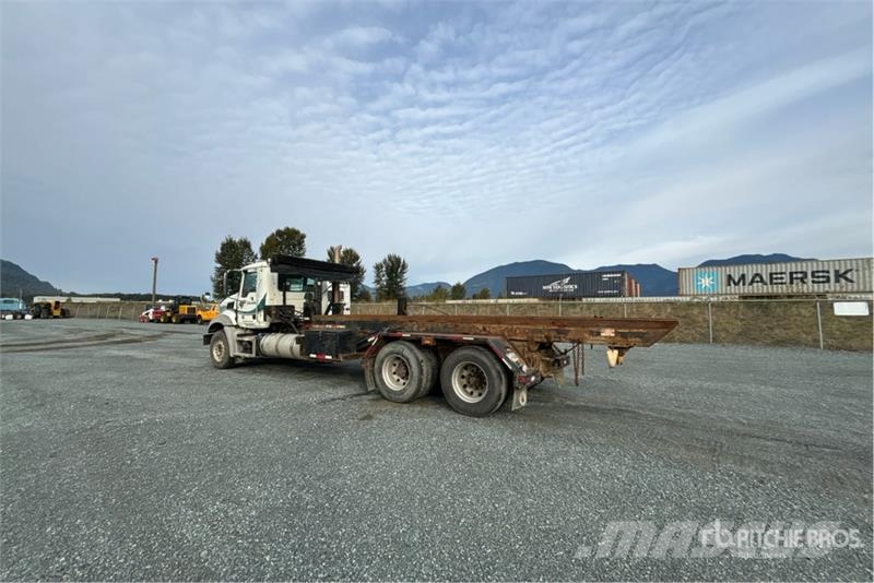 Mack GU813 Liftdumper biler