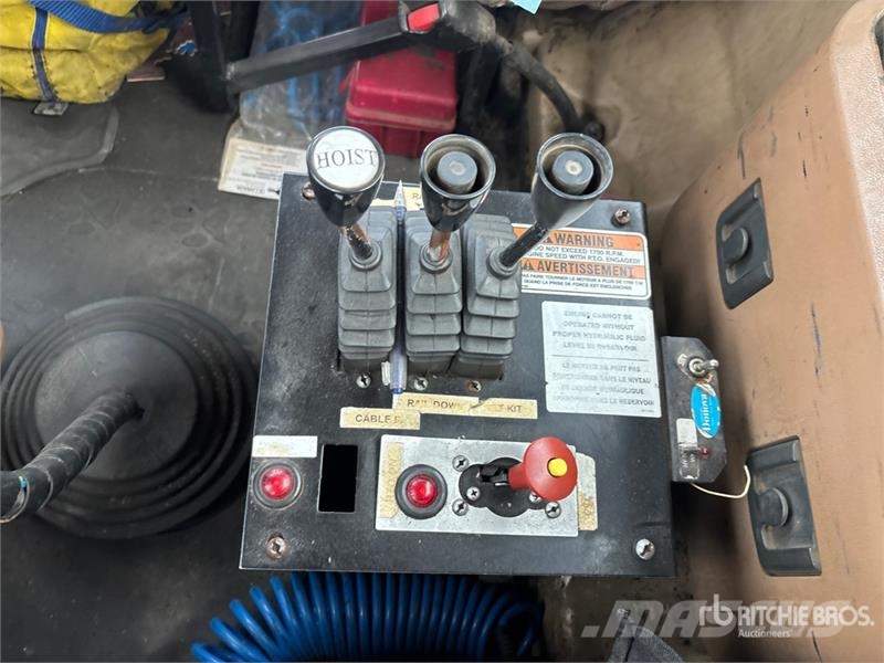 Mack GU813 Liftdumper biler