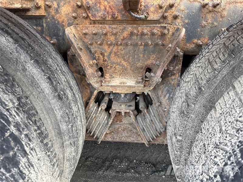 Mack GU813 Liftdumper biler