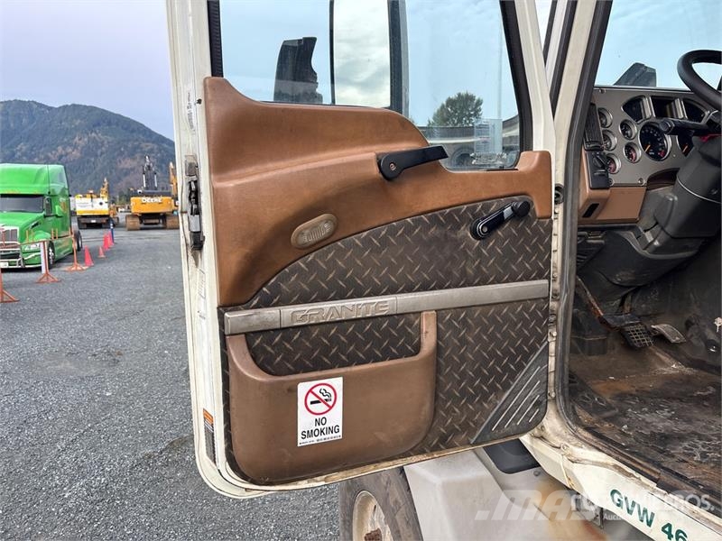 Mack GU813 Liftdumper biler