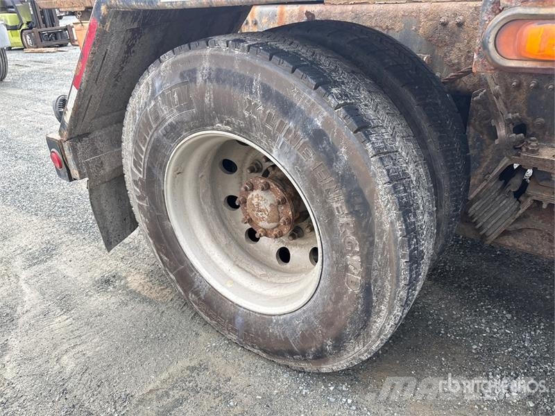 Mack GU813 Liftdumper biler