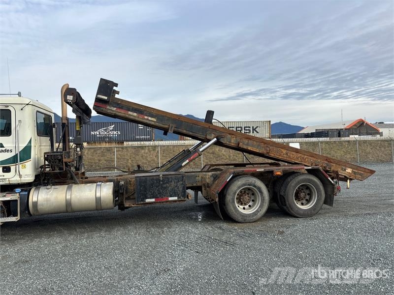 Mack GU813 Liftdumper biler