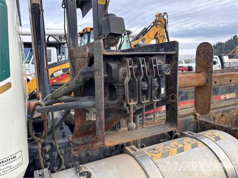 Mack GU813 Liftdumper biler