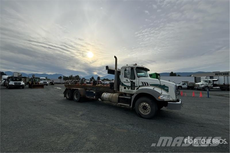 Mack GU813 Liftdumper biler