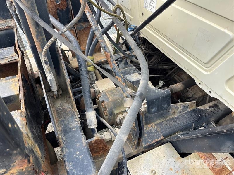 Mack GU813 Liftdumper biler