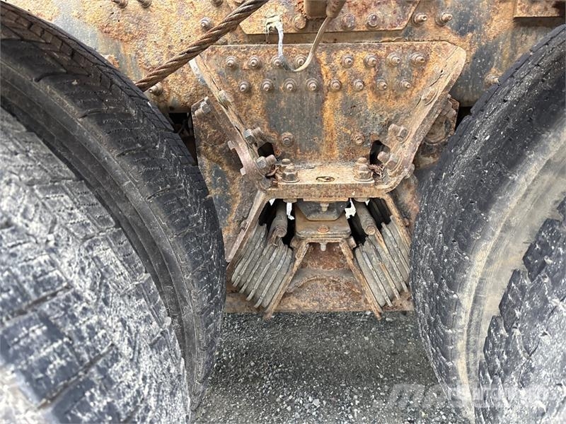 Mack GU813 Liftdumper biler