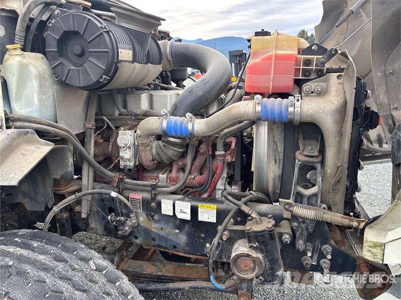Mack GU813 Liftdumper biler