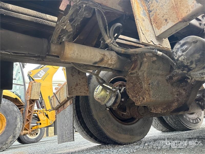 Mack GU813 Liftdumper biler