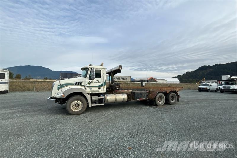 Mack GU813 Liftdumper biler