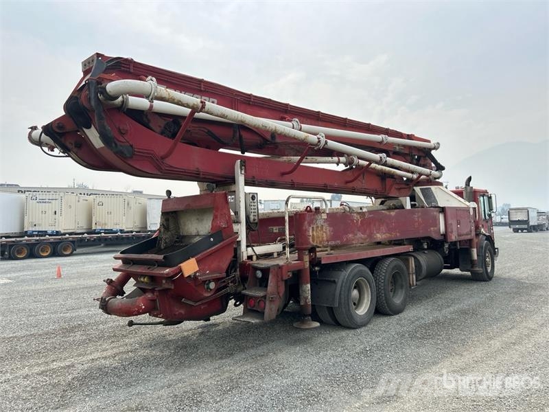 Mack MR688S Betoniere