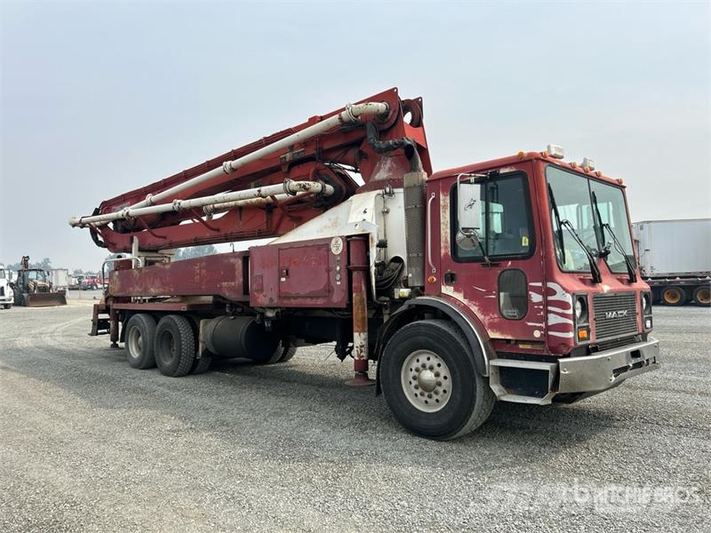 Mack MR688S Betoniere
