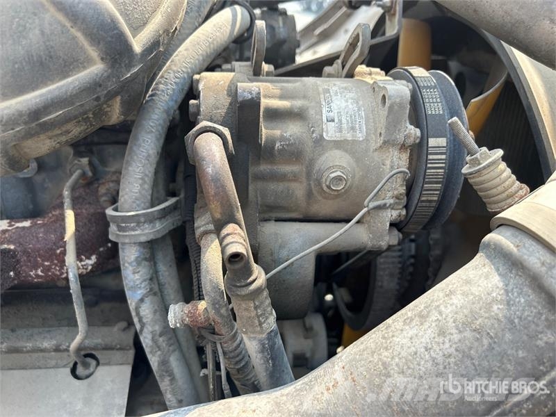 Mack MR688S Betoniere