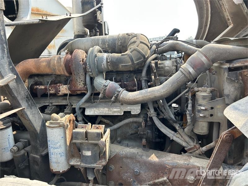 Mack MR688S Betoniere
