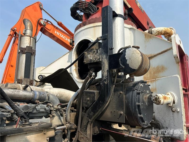 Mack MR688S Betoniere