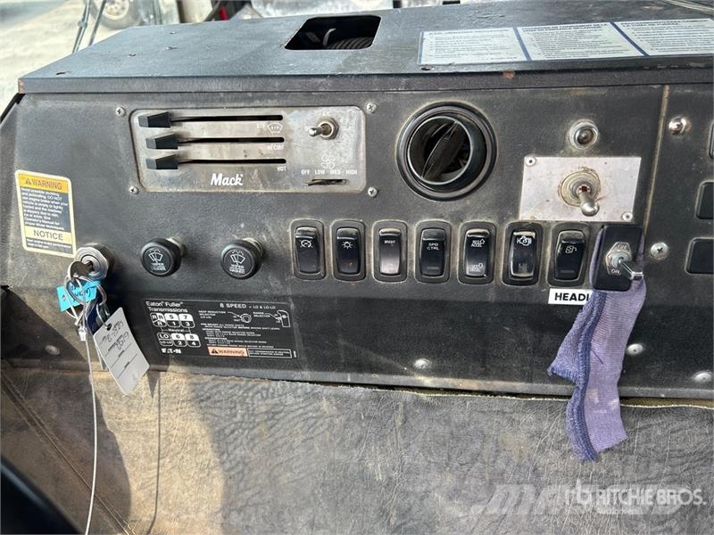 Mack MR688S Betoniere