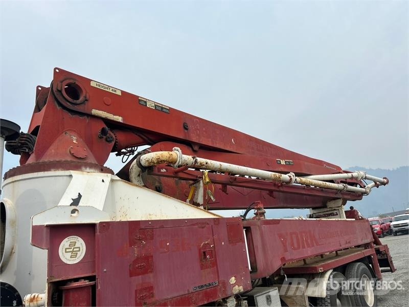 Mack MR688S Betoniere