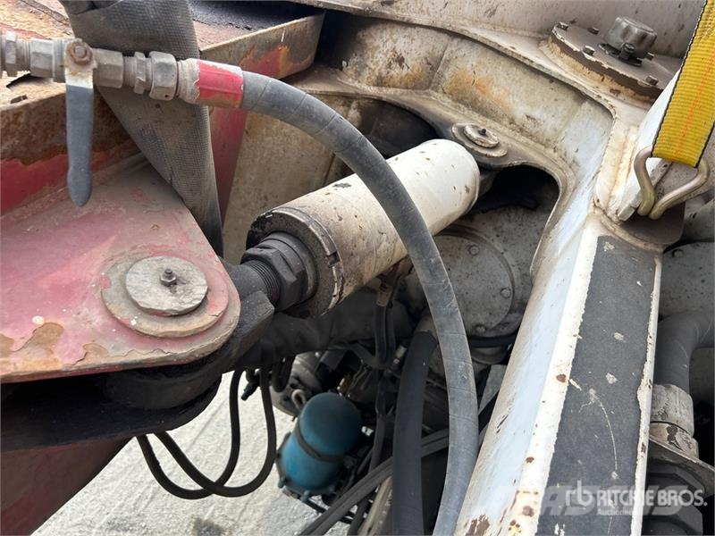 Mack MR688S Betoniere