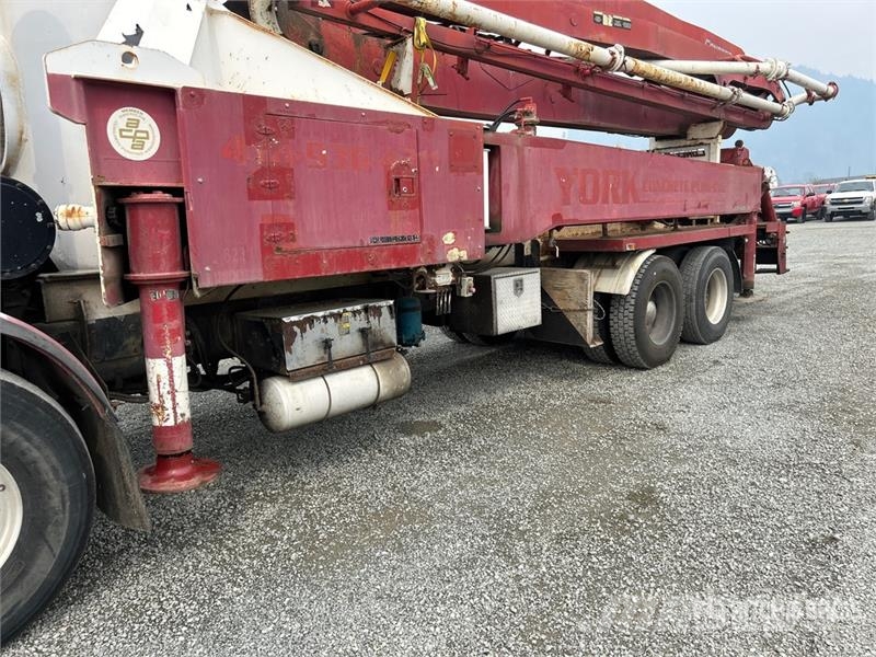 Mack MR688S Betoniere
