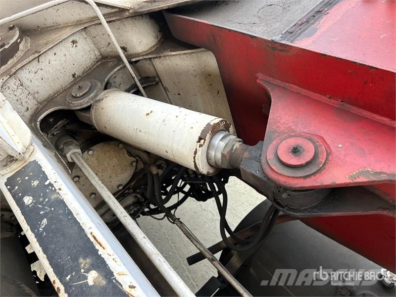 Mack MR688S Betoniere