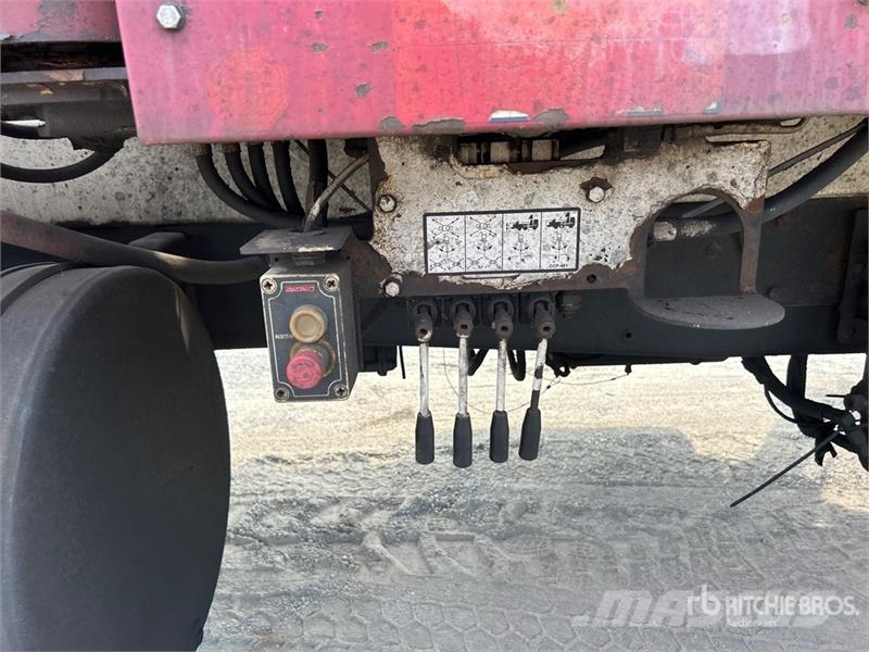 Mack MR688S Betoniere