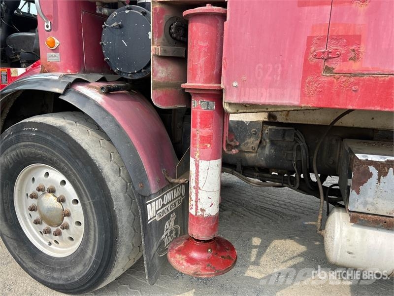 Mack MR688S Betoniere