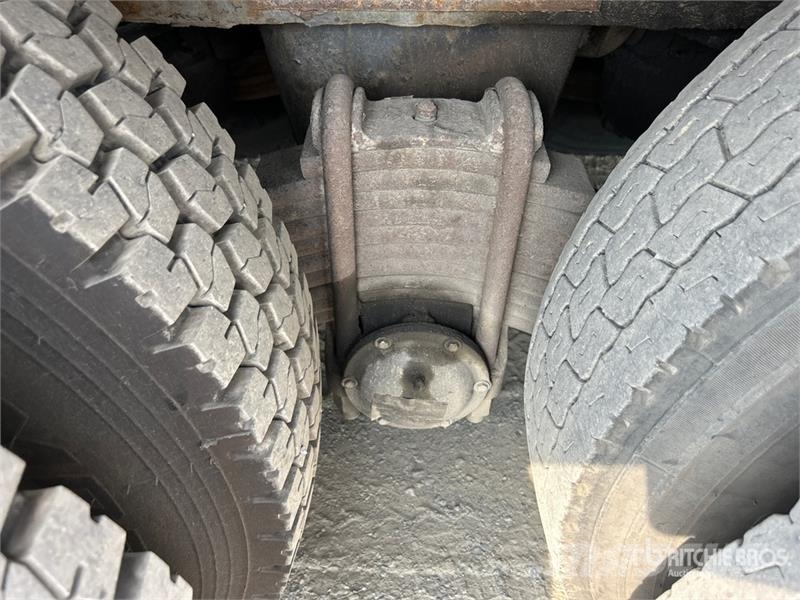 Mack MR688S Betoniere