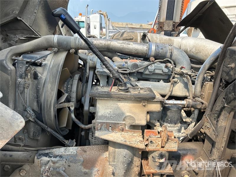 Mack MR688S Betoniere