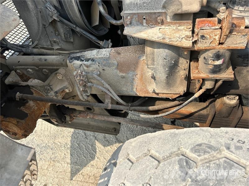 Mack MR688S Betoniere