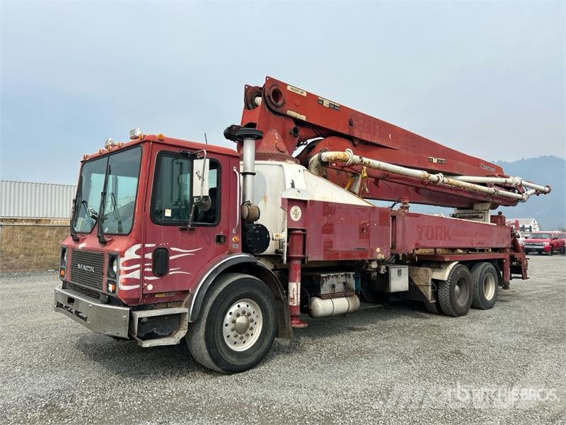 Mack MR688S Betoniere