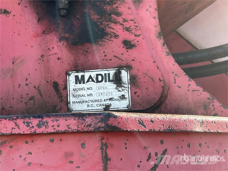 Madill 1800 Gelenkausleger Lader