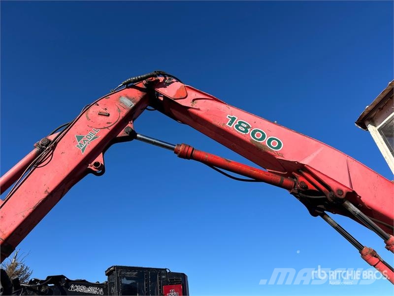Madill 1800 Gelenkausleger Lader