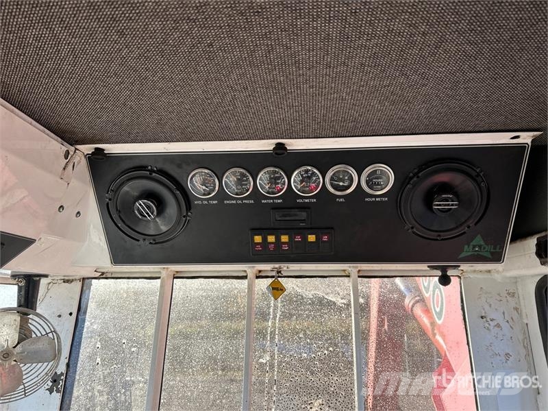 Madill 1800 Gelenkausleger Lader