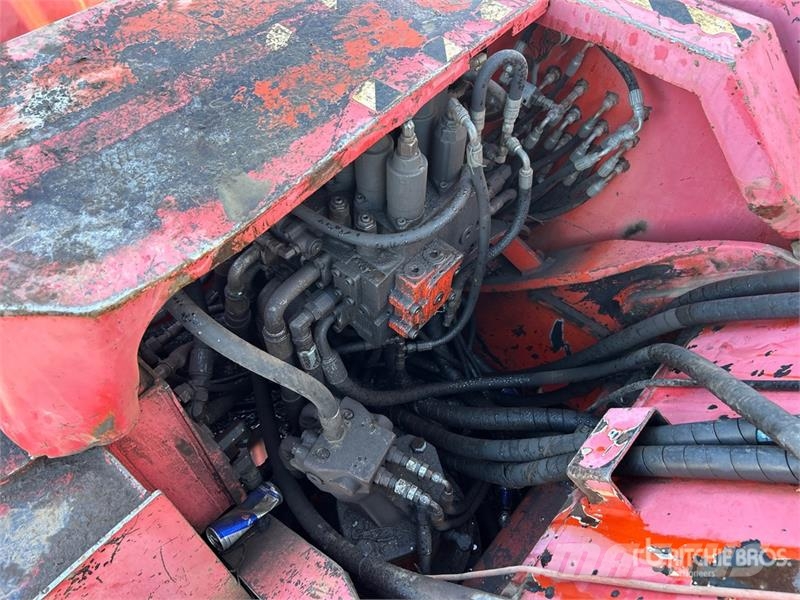 Madill 1800 Gelenkausleger Lader
