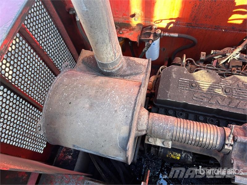 Madill 1800 Gelenkausleger Lader