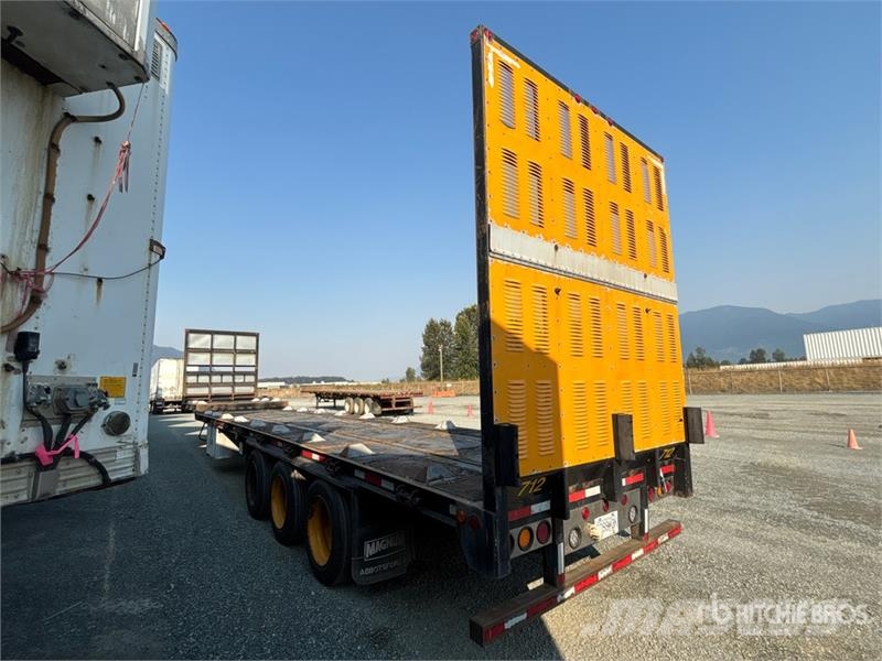 Magnum 48 ft Tri/A Step Deck Trailer Plataformas bajas