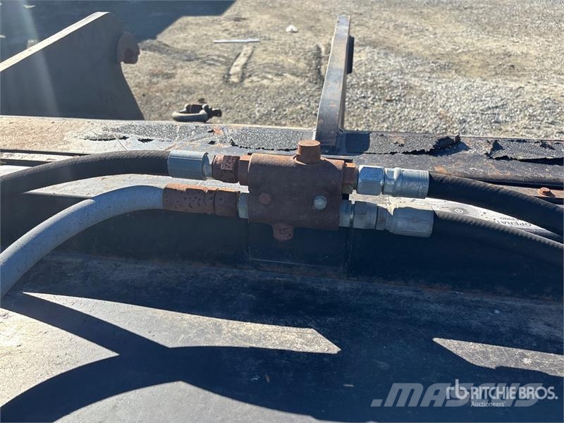 Major 92 in Sweeper Attachment - Fits Cat IT18 and IT28 Balayeuse / Autolaveuse