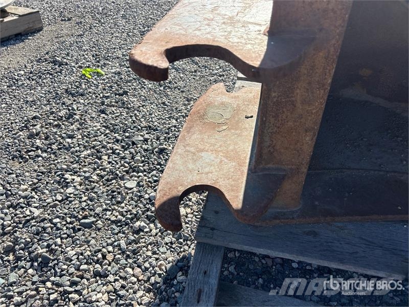 Marion 24 in Q/C Digging Excavator Bucket Cucharones