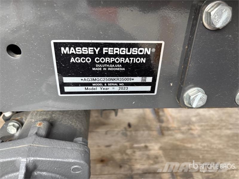 Massey Ferguson GC1725MB 4WD Tractor Traktori