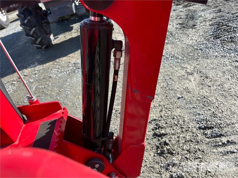 Massey Ferguson GC1725MB 4WD Tractor Traktorer