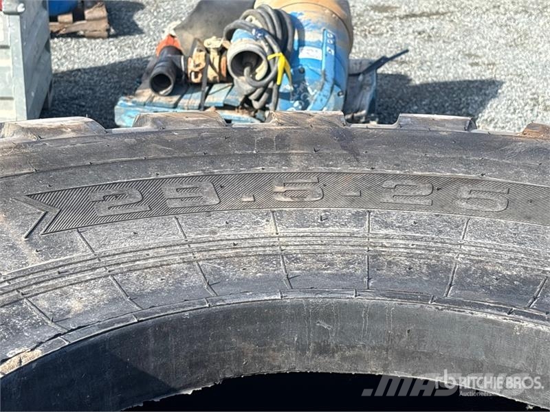  Maverick of (2) Maverick 29.5R25 Tires Gume, točkovi i felne