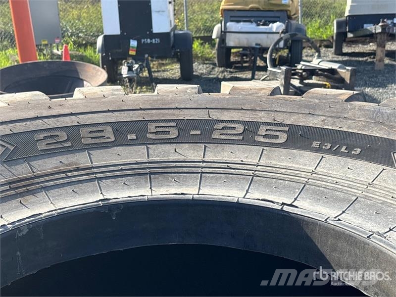  Maverick of (2) Maverick 29.5R25 Tires Gume, točkovi i felne