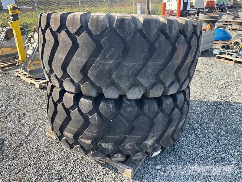  Maverick of (2) Maverick 29.5R25 Tires Gume, točkovi i felne