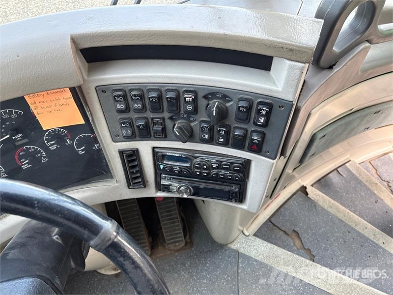 MCI 6x2 Coach المركبة