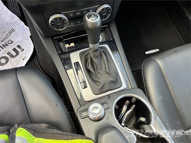 Mercedes-Benz GLK350 AWD SUV Avtomobili